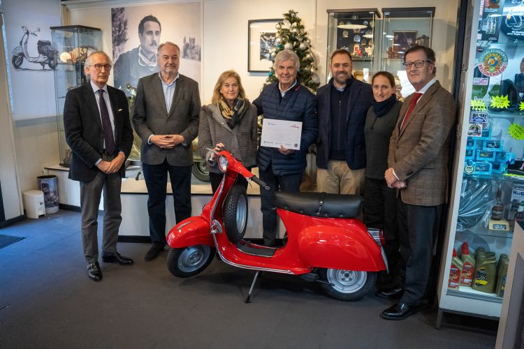 Vespa Solidaria Maria De Villota 15