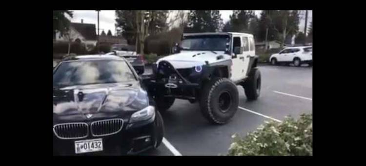 video-jeep-bmw-aparcamiento video-jeep-bmw-aparcamiento