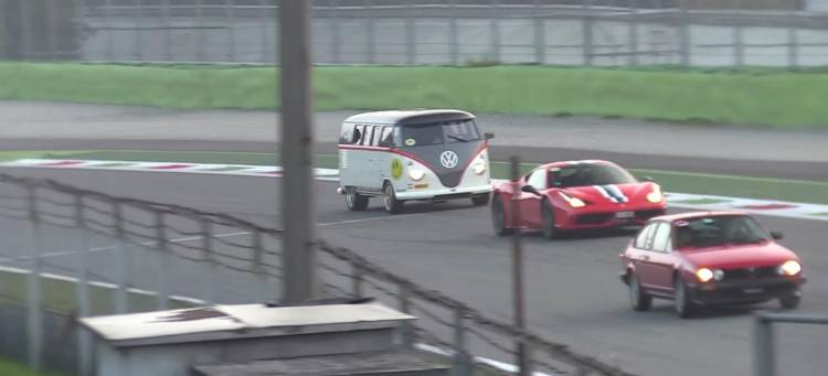 volkswagen-t1-race-taxi-nurburgring-video