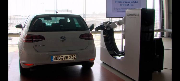volkswagen-v-charge-robot-video1-1440px volkswagen-v-charge-robot-video1-1440px