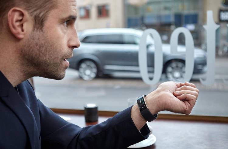 volvo-microsoft-band-2-050115-01 volvo-microsoft-band-2-050115-01