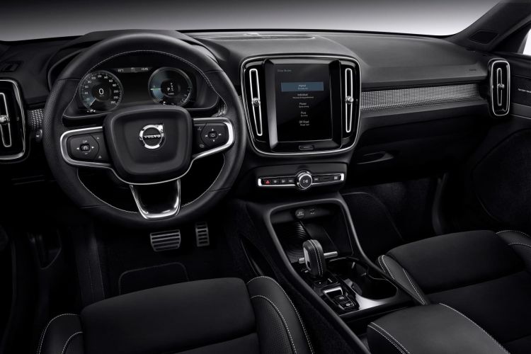 Xc40 Recharge Plug In Hybrid R Design , Leather Charcoal In Charcoal Interior
