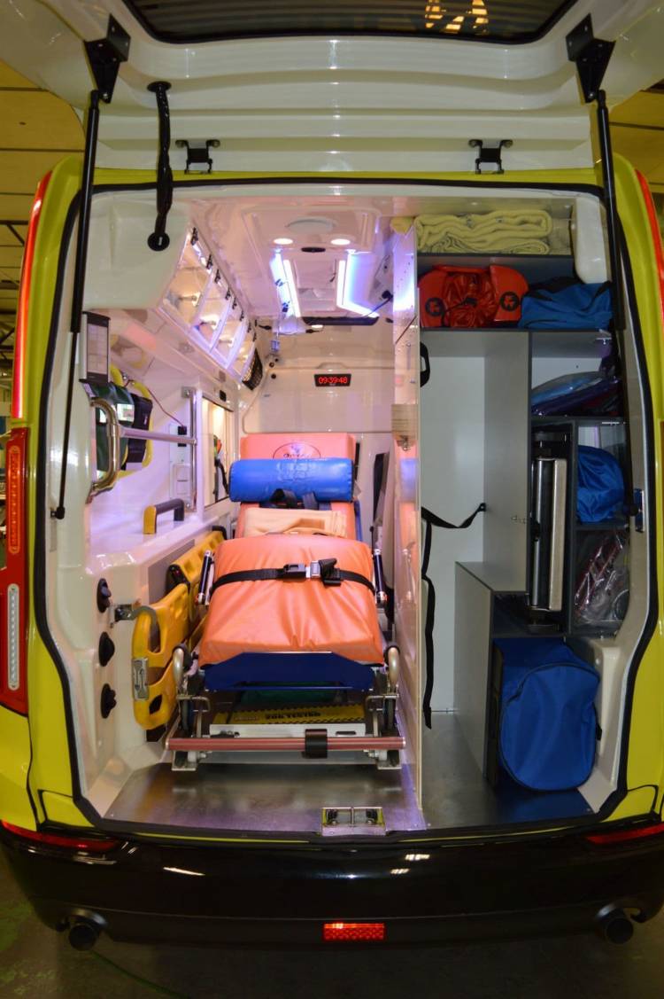 volvo_xc90_ambulancia_9