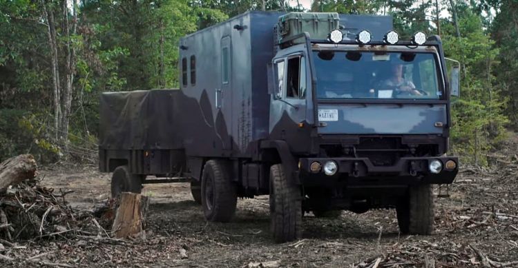 Wazimu Camion Militar Camper 1019 01 Wazimu Camion Militar Camper 1019 01