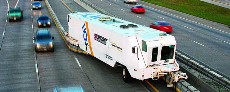 La máquina que pone las carreteras