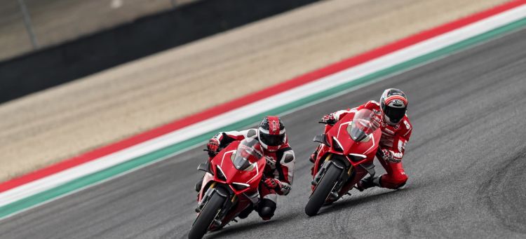 28 Ducati Panigale V4 R Action Uc69264 Mid