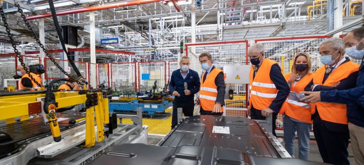 O Titular Do Goberno Galego Visita A Liña De Produción Da Versión Eléctrica Dos Vehículos Comerciais Lixeiros Producidos Na Planta De Stellantis