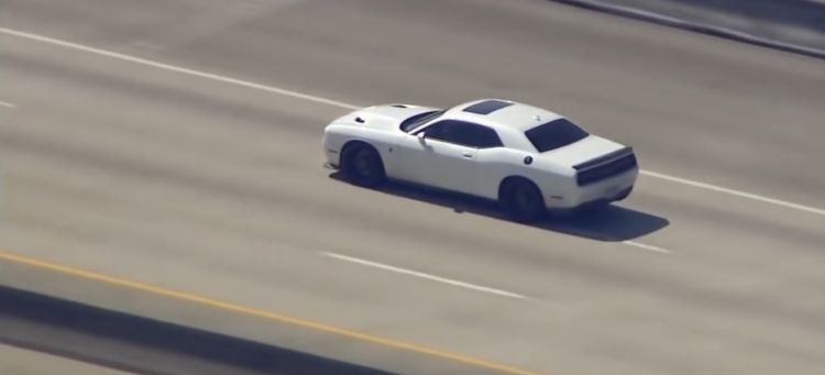 Dodge Challenger Srt Hellcat Persecucion 01