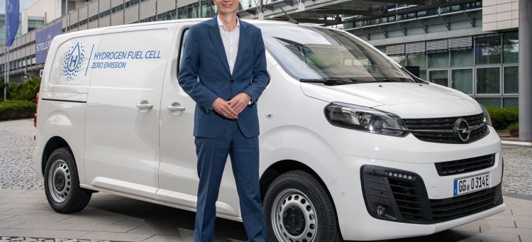 Michael Lohscheller Mit Dem Opel Vivaro Mit Wasserstoffantrieb