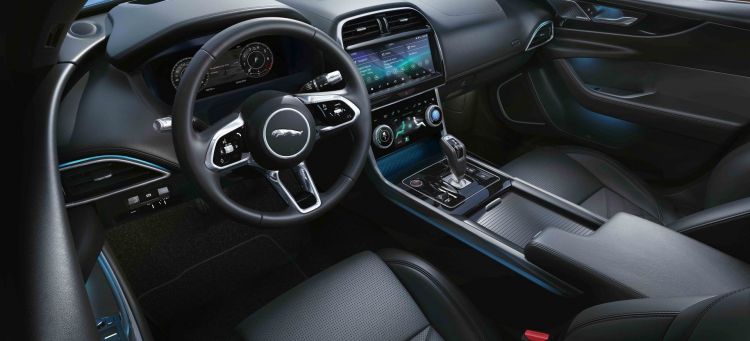 Jaguar Xe 2019 10 Interior