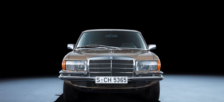 Die Evolution Des Kühlergrills: Von Der Chromveredelten Kühlermaske Zum Avantgardistischen Designobjekt Und Sensorträger The Evolution Of The Radiator Grille – From Chrome Edged Radiator Cover To Avant Garde Design Artefact And Sensor Hub