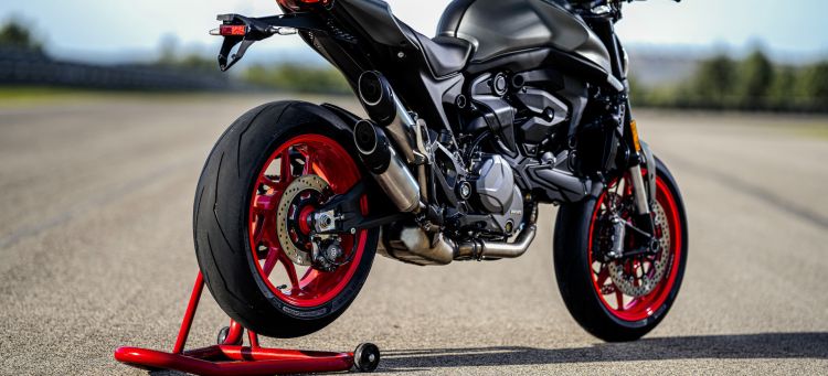 Moto Ducati Monster 2021 Plus48