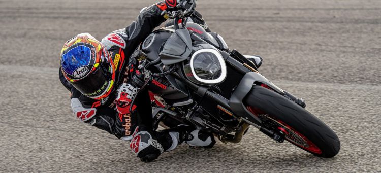 Moto Ducati Monster 2021 Plus74