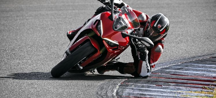 Moto Ducati Supersport 950 S75