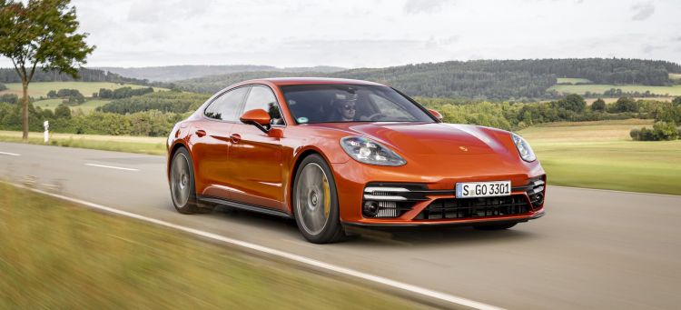 Porsche Panamera Turbo S 2021 35