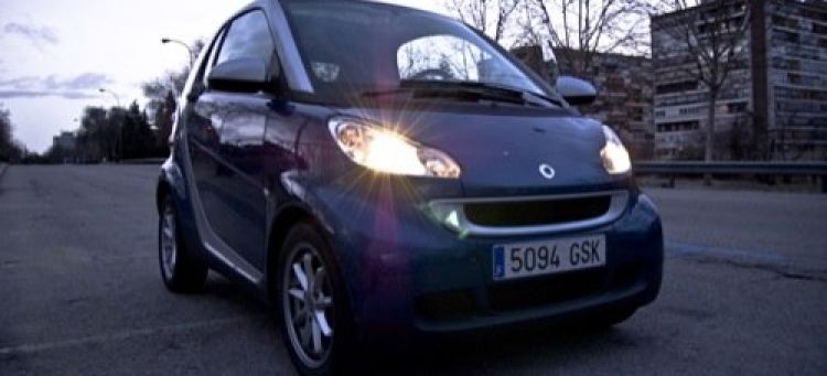 smart fortwo electric drive: al volante de un divertido urbano