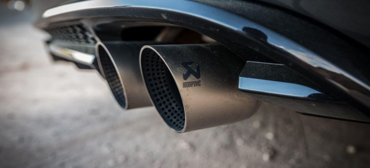 Volkswagen Golf R Escapes Akrapovic 2 