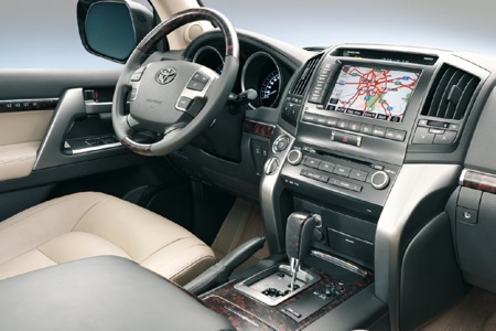 Detalles del interior y precios del Toyota Land Cruiser 2008